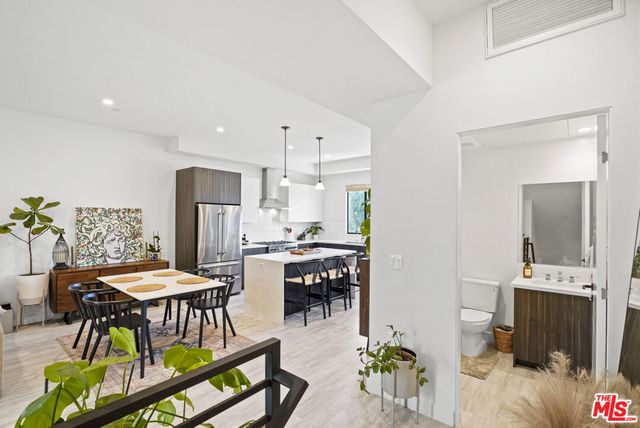 6716 N Royce Lane, Van Nuys, CA 91411