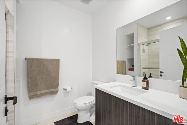 6716 N Royce Lane, Van Nuys, CA 91411