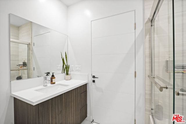 6716 N Royce Lane, Van Nuys, CA 91411