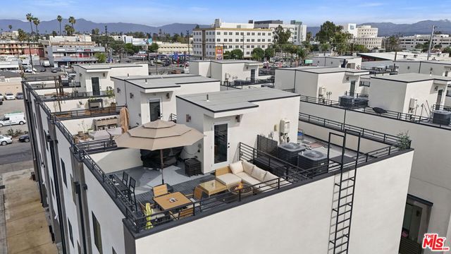 6716 N Royce Lane, Van Nuys, CA 91411
