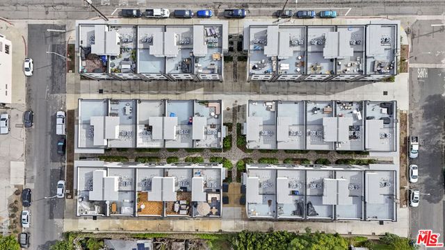 6716 N Royce Lane, Van Nuys, CA 91411