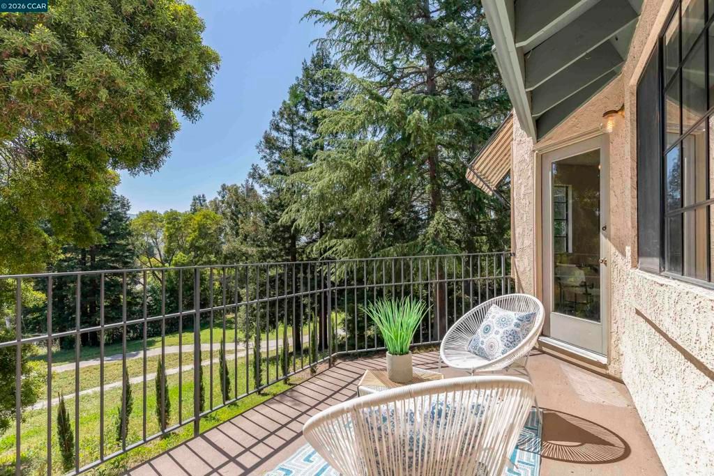 Image 37 of property listing at 246 CANYON WOODS WAY C, San Ramon, CA 94582