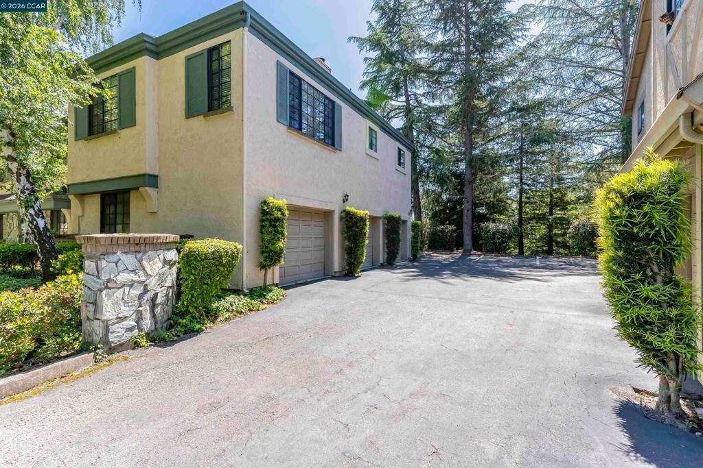Image 5 of property listing at 246 CANYON WOODS WAY C, San Ramon, CA 94582