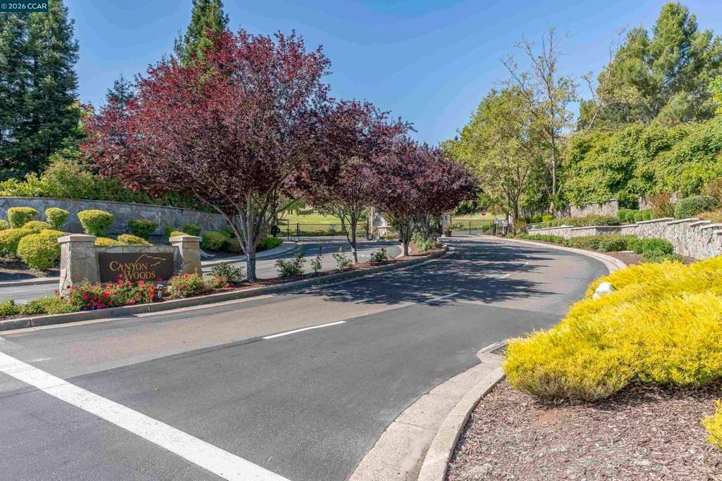 Image 8 of property listing at 246 CANYON WOODS WAY C, San Ramon, CA 94582
