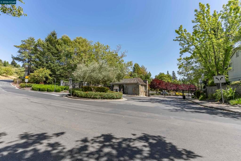 Image 90 of property listing at 246 CANYON WOODS WAY C, San Ramon, CA 94582