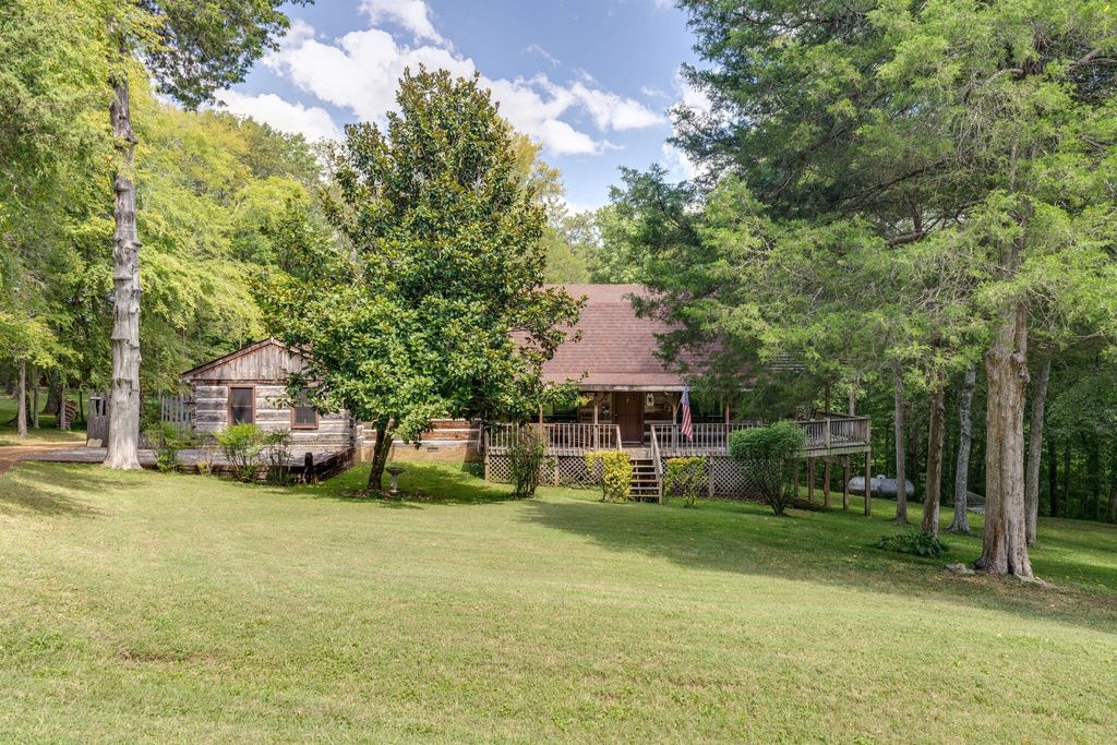 916 Graceland Ct, Goodlettsville, TN 37072