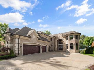 5820 LAKEVIEW Avenue, Orchard Lake Village, MI 48323