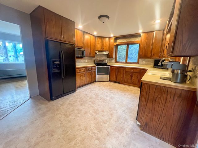 45 Tina Lane, Hopewell Junction, NY 12533