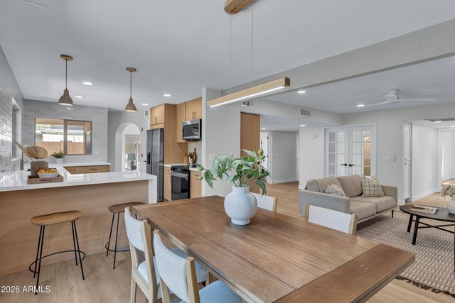 1010 E LOIS Lane, Phoenix, AZ 85020