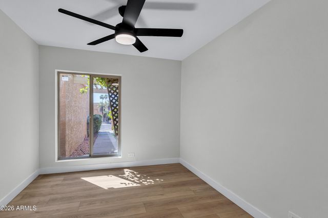 1010 E LOIS Lane, Phoenix, AZ 85020