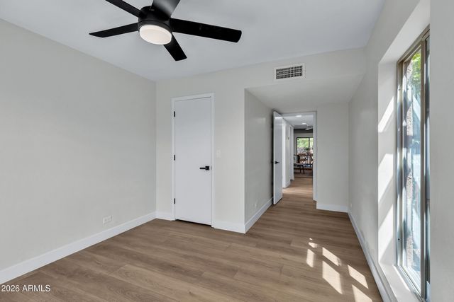 1010 E LOIS Lane, Phoenix, AZ 85020