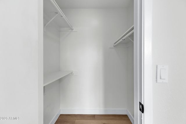 1010 E LOIS Lane, Phoenix, AZ 85020