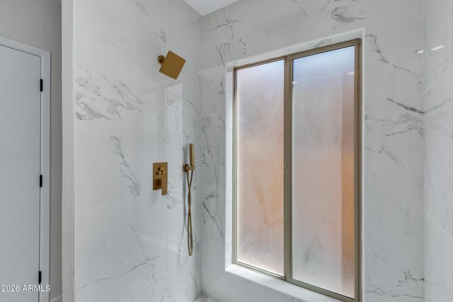 1010 E LOIS Lane, Phoenix, AZ 85020