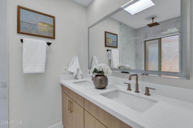 1010 E LOIS Lane, Phoenix, AZ 85020