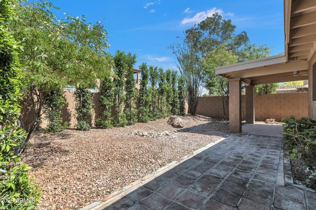 1010 E LOIS Lane, Phoenix, AZ 85020