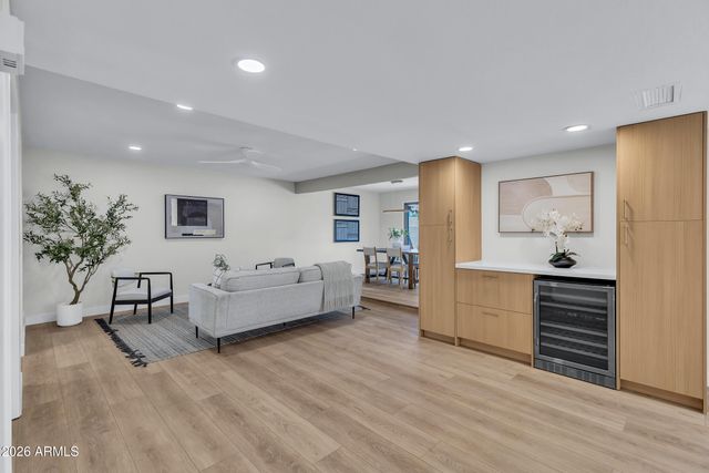 1010 E LOIS Lane, Phoenix, AZ 85020