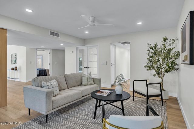 1010 E LOIS Lane, Phoenix, AZ 85020