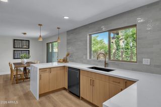 1010 E LOIS Lane, Phoenix, AZ 85020