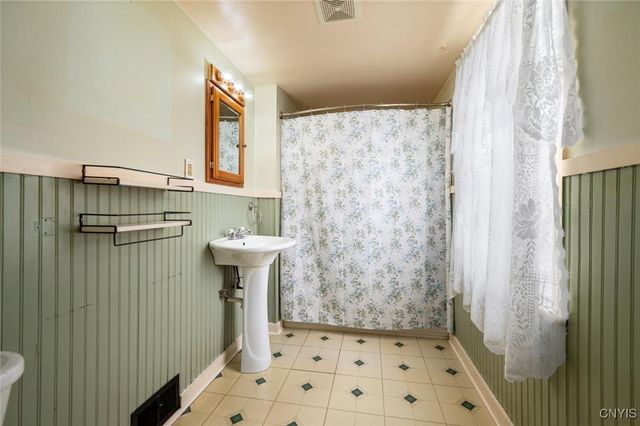 123 Roosevelt Drive, Utica, NY 13502