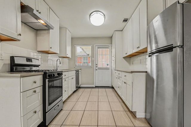 1125 Waweenoc Avenue, Dallas, TX 75216