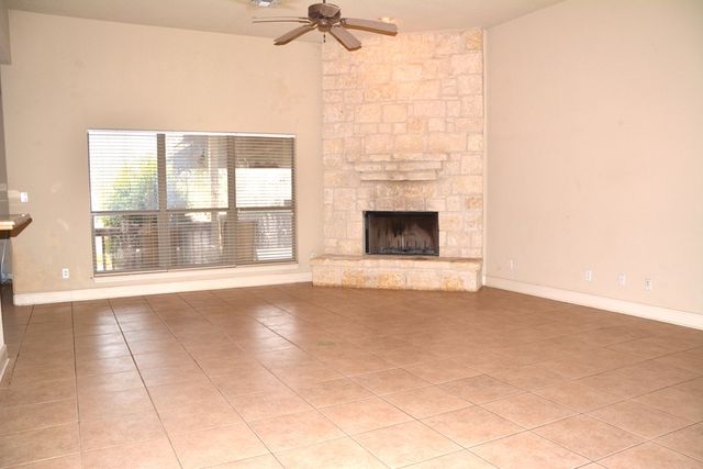 1128 Saddle Club Dr, Kerrville, TX 78028