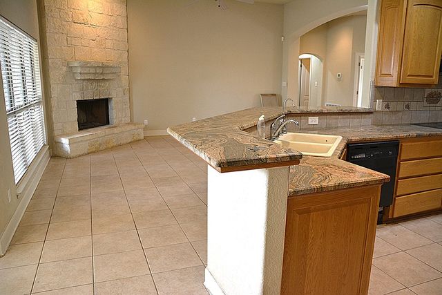 1128 Saddle Club Dr, Kerrville, TX 78028