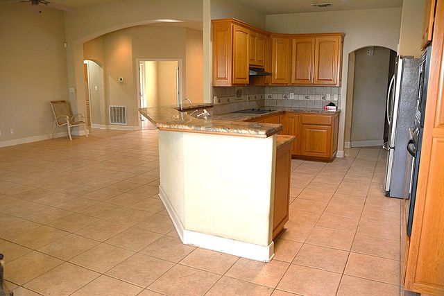 1128 Saddle Club Dr, Kerrville, TX 78028