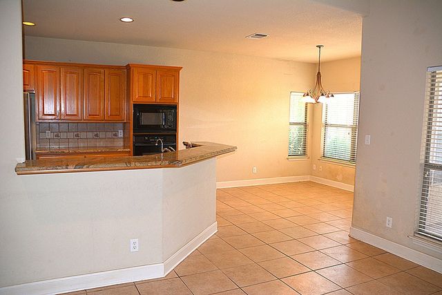 1128 Saddle Club Dr, Kerrville, TX 78028