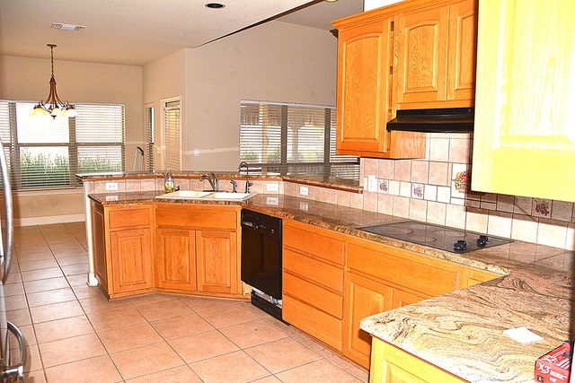 1128 Saddle Club Dr, Kerrville, TX 78028