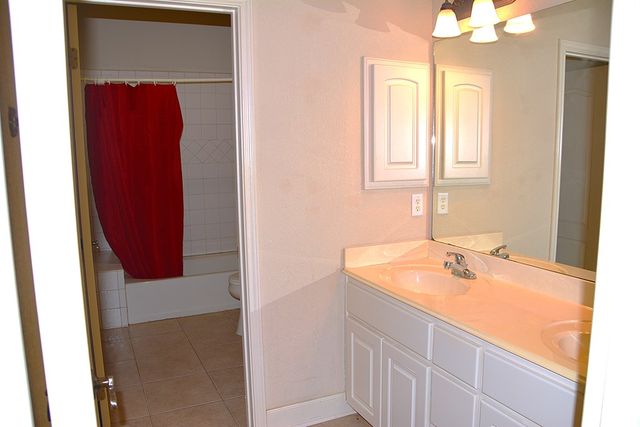 1128 Saddle Club Dr, Kerrville, TX 78028