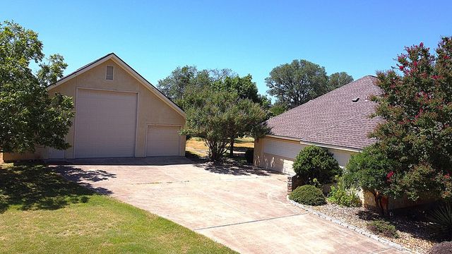 1128 Saddle Club Dr, Kerrville, TX 78028