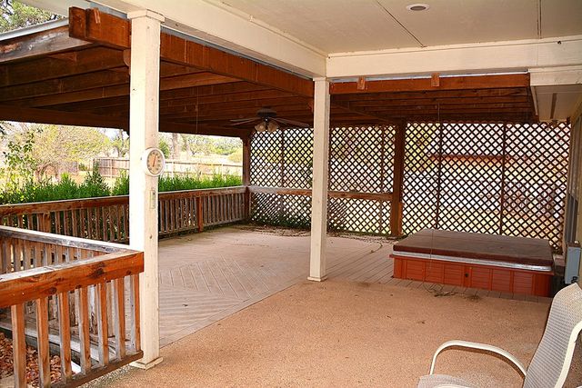 1128 Saddle Club Dr, Kerrville, TX 78028