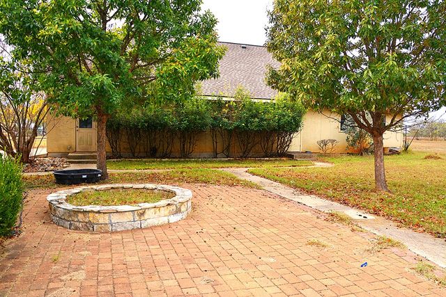 1128 Saddle Club Dr, Kerrville, TX 78028