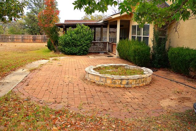 1128 Saddle Club Dr, Kerrville, TX 78028