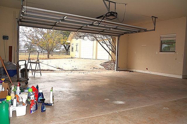 1128 Saddle Club Dr, Kerrville, TX 78028