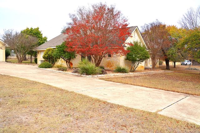 1128 Saddle Club Dr, Kerrville, TX 78028