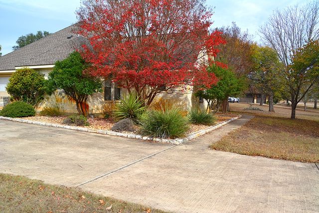 1128 Saddle Club Dr, Kerrville, TX 78028