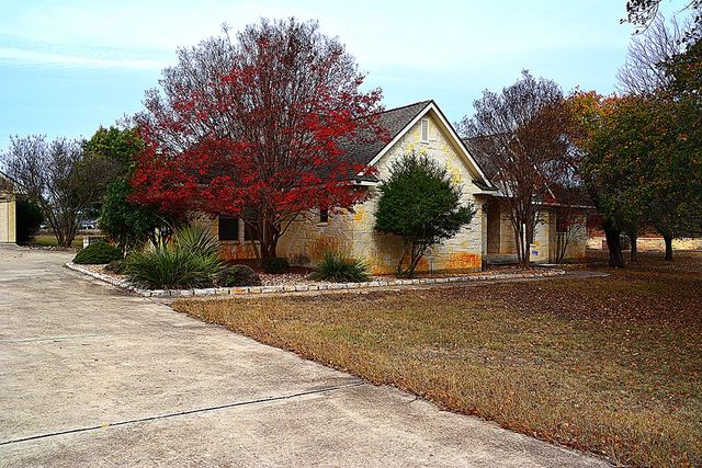 1128 Saddle Club Dr, Kerrville, TX 78028