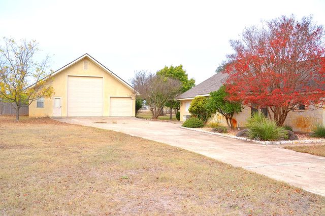 1128 Saddle Club Dr, Kerrville, TX 78028