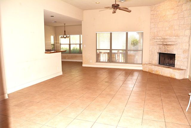 1128 Saddle Club Dr, Kerrville, TX 78028