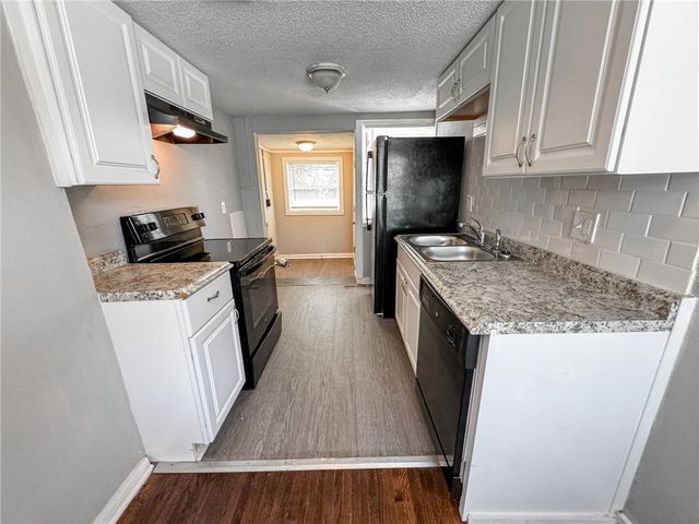 5825 Manchester Drive, Kansas City, MO 64129