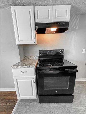 5825 Manchester Drive, Kansas City, MO 64129