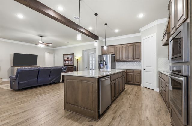 2021 Crystal Palace Boulevard, Alvarado, TX 76009