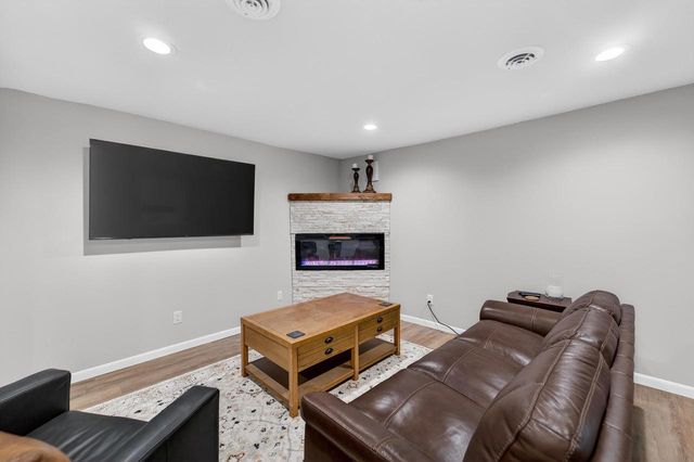 833 Sugar Maple Lane, Verona, WI 53593