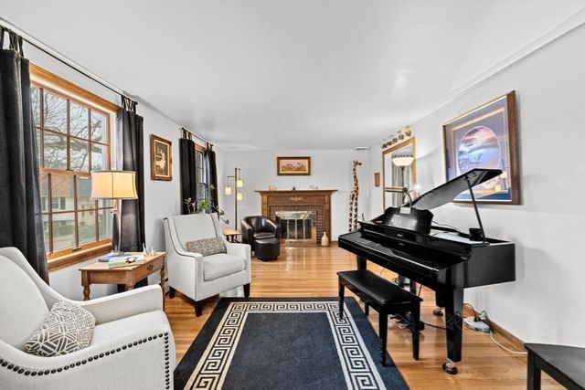 31 Doris Rd, Braintree, MA 02184