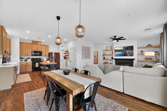 2119 N Applegate Avenue, Fresno, CA 93737