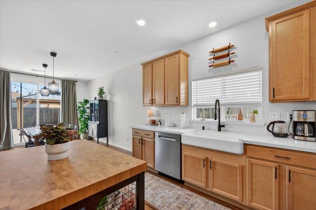 2119 N Applegate Avenue, Fresno, CA 93737