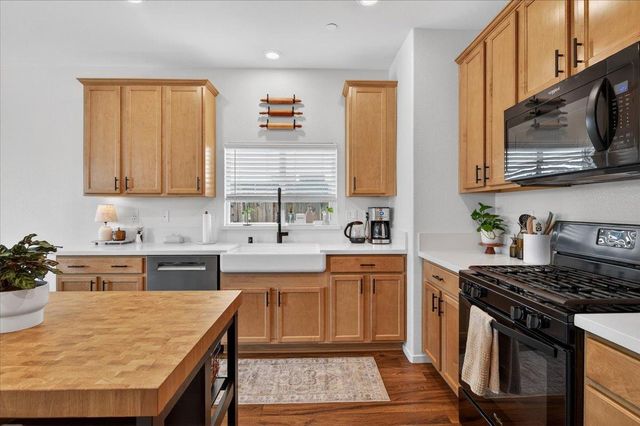 2119 N Applegate Avenue, Fresno, CA 93737