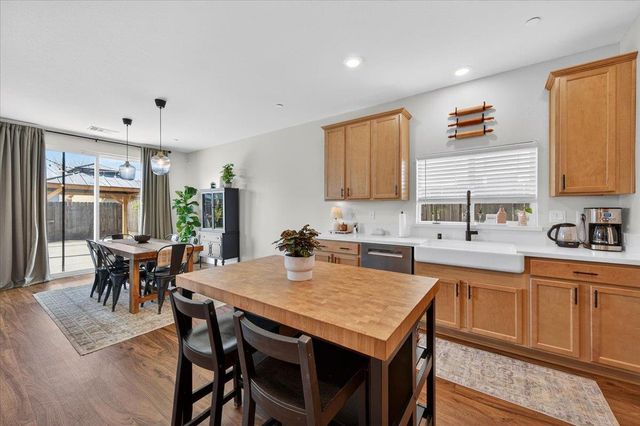 2119 N Applegate Avenue, Fresno, CA 93737