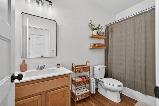 2119 N Applegate Avenue, Fresno, CA 93737